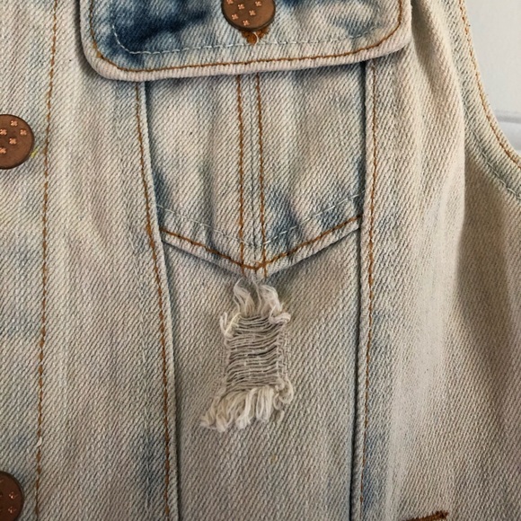 Light wash denim vest - Picture 2 of 9